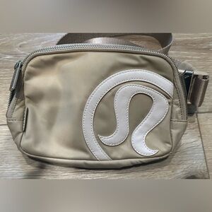 Lululemon everywhere bag